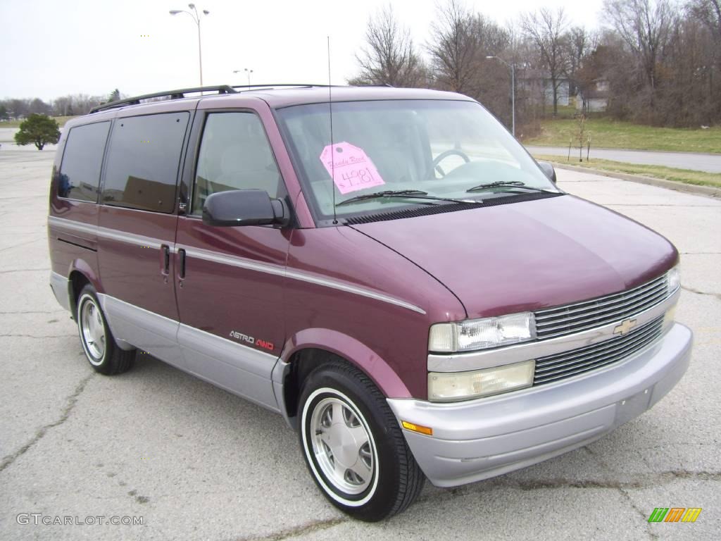 1997 Astro LT AWD Passenger Van - Cyclamen Purple Metallic / Gray photo #2