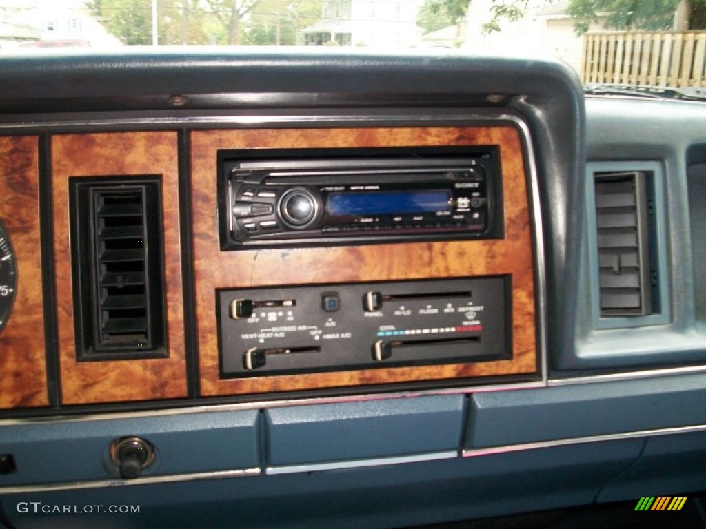 1988 Ford Bronco II XLT 4x4 Controls Photo #54660663