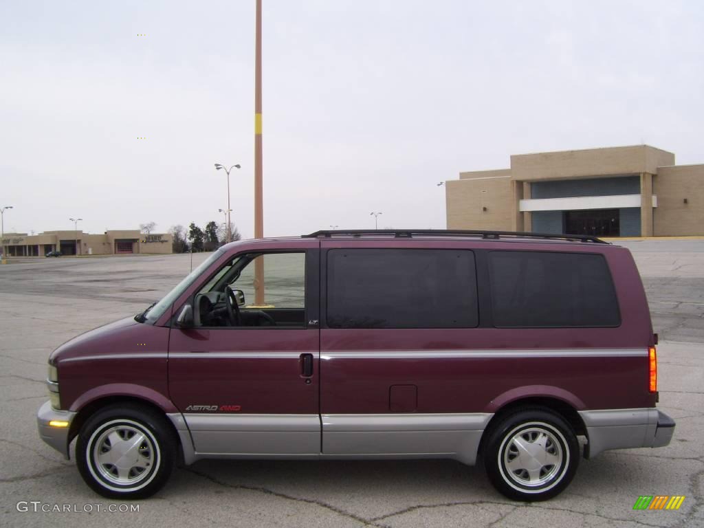 1997 Astro LT AWD Passenger Van - Cyclamen Purple Metallic / Gray photo #5