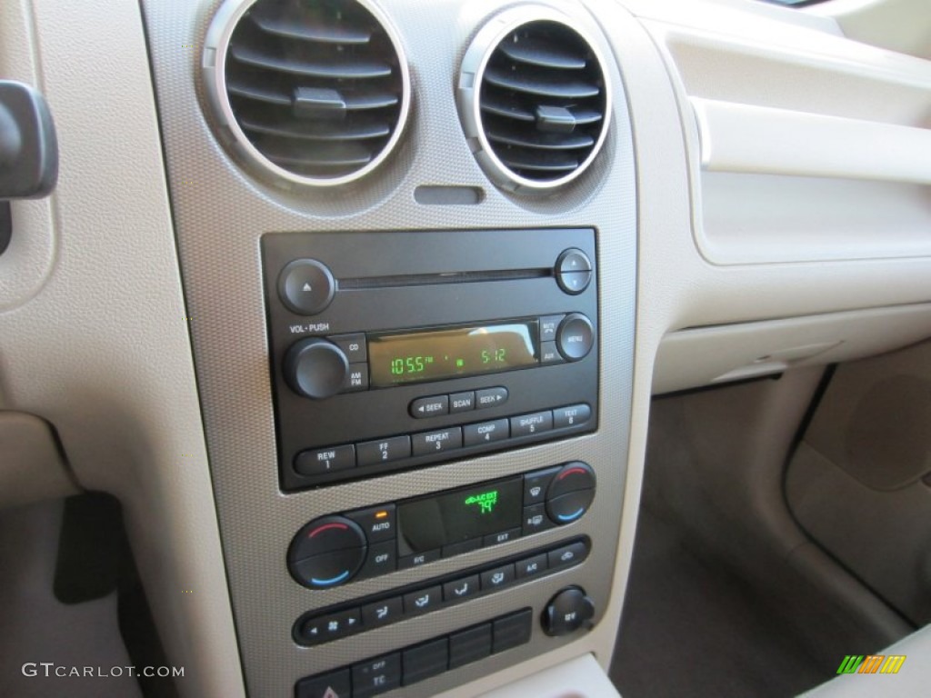 2006 Ford Freestyle SE AWD Audio System Photo #54660852