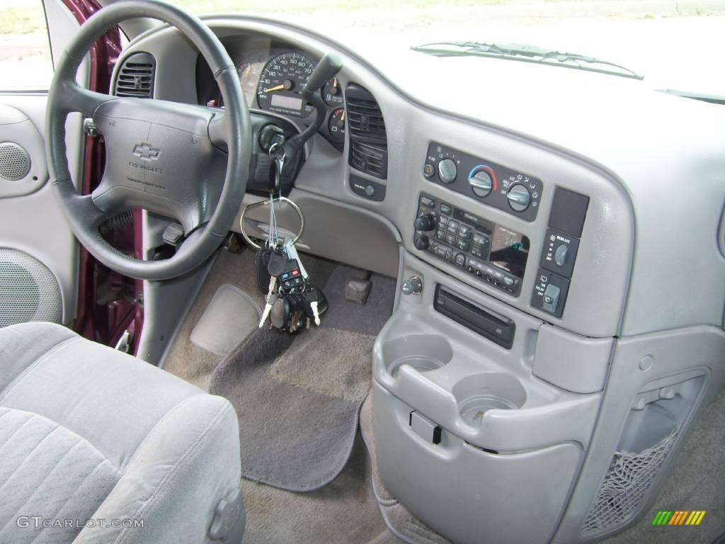 1997 Astro LT AWD Passenger Van - Cyclamen Purple Metallic / Gray photo #13