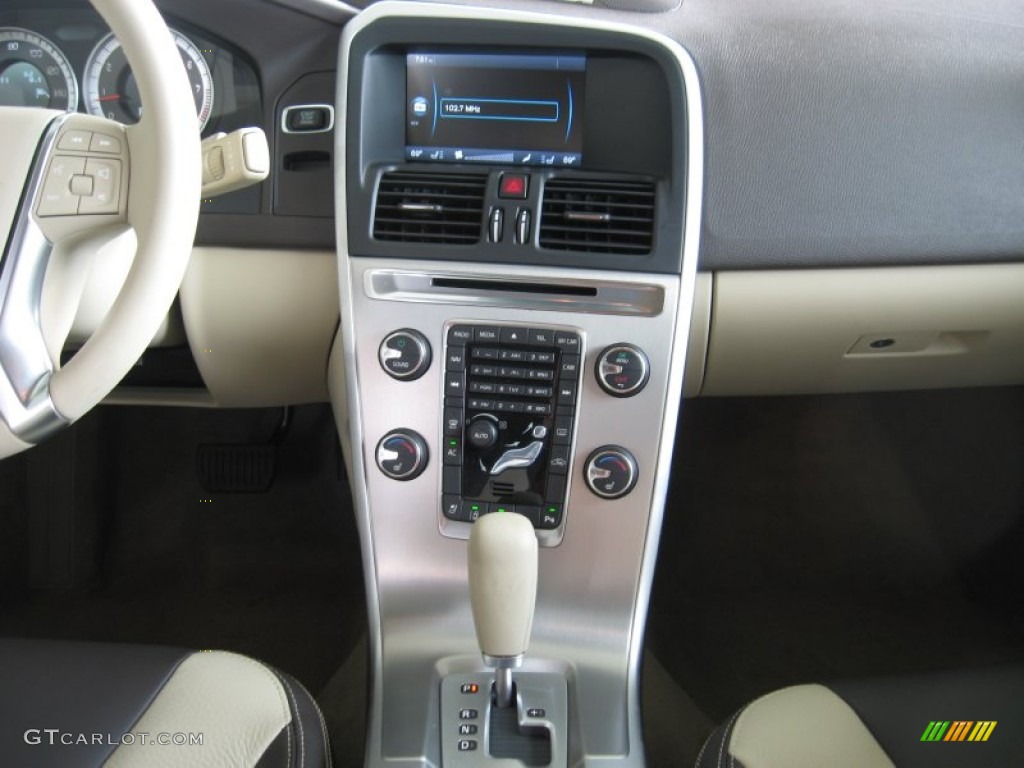 2012 Volvo XC60 T6 AWD Controls Photo #54663156