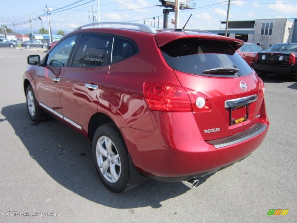 2011 Rogue SV AWD - Cayenne Red / Gray photo #5