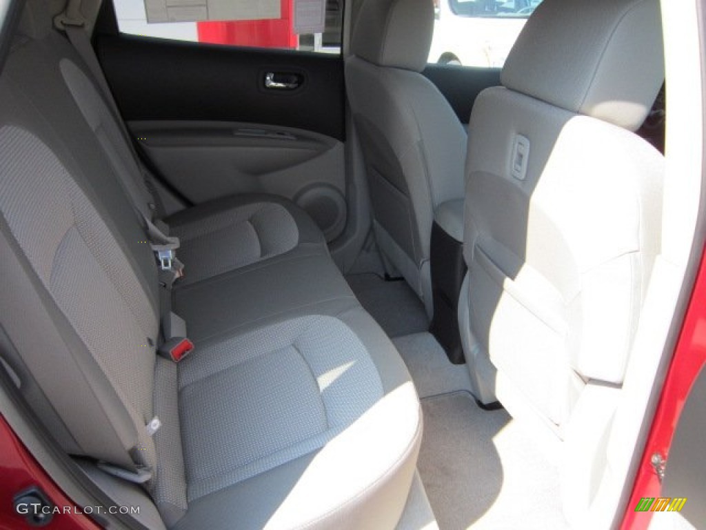 2011 Rogue SV AWD - Cayenne Red / Gray photo #12