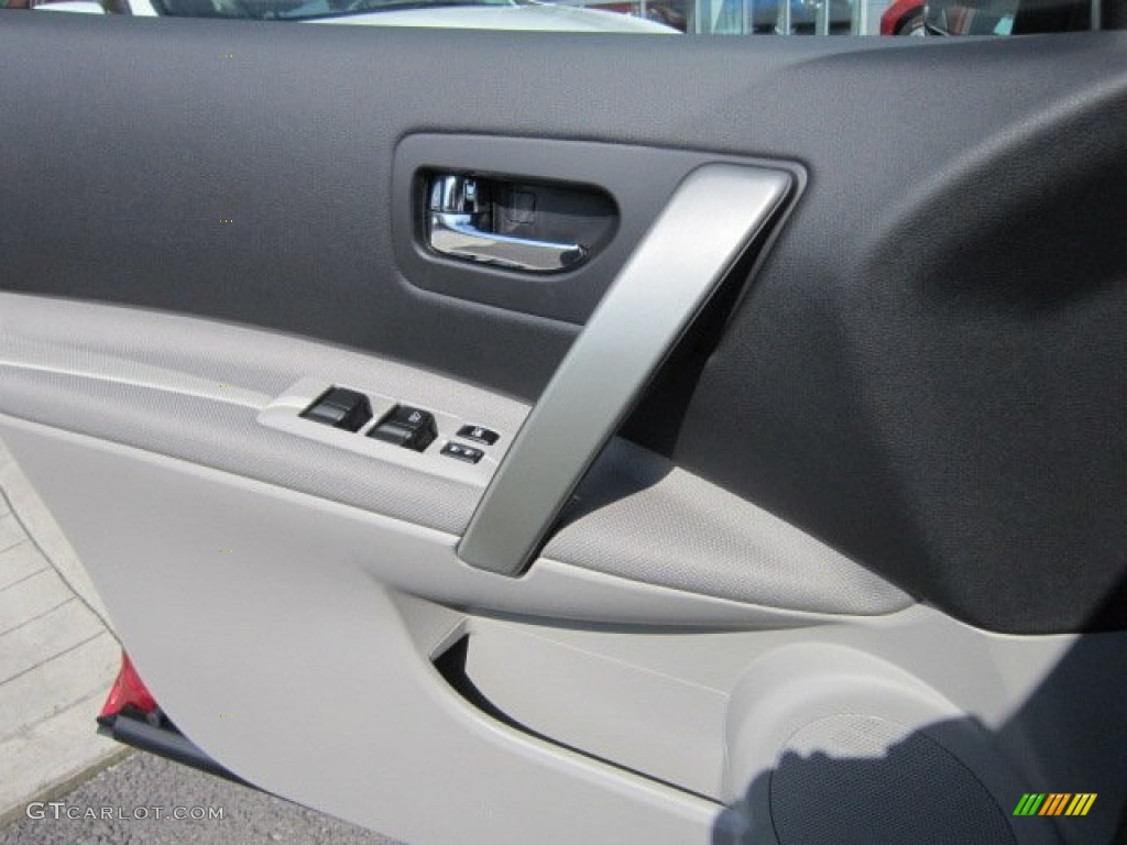 2011 Rogue SV AWD - Cayenne Red / Gray photo #18