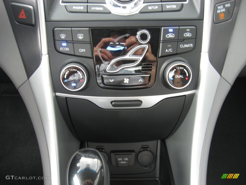 2011 Hyundai Sonata Hybrid Controls Photo #54663709