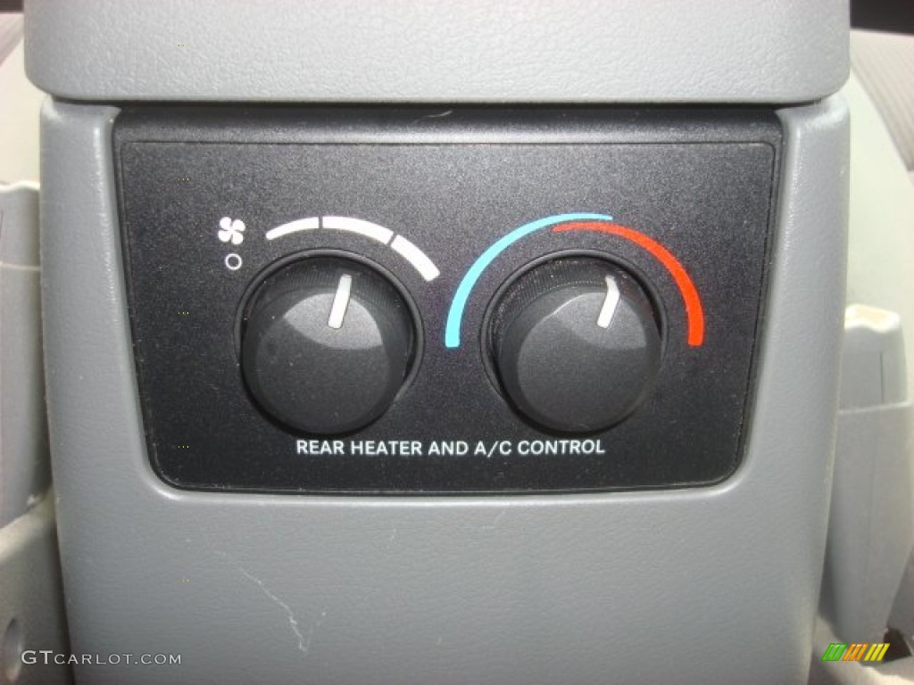 2006 Dodge Durango SLT Controls Photo #54664539