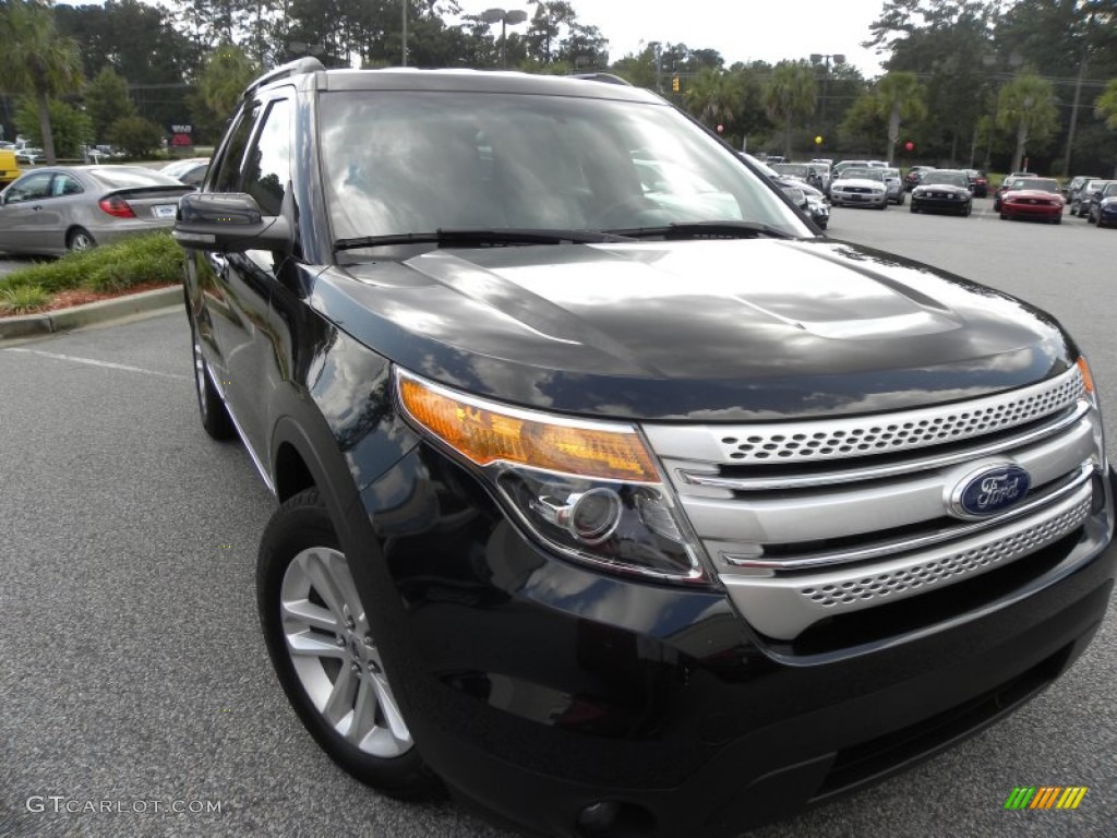 Ebony Black Ford Explorer