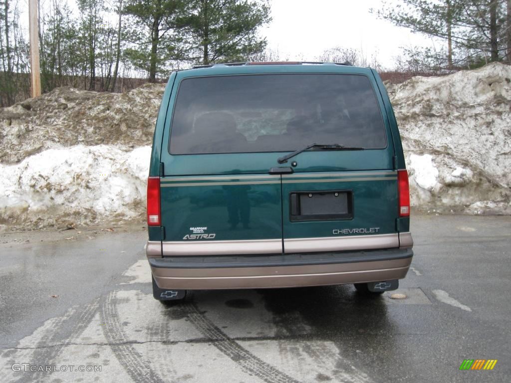 1998 Astro AWD Passenger Van - Forest Green Metallic / Neutral photo #9