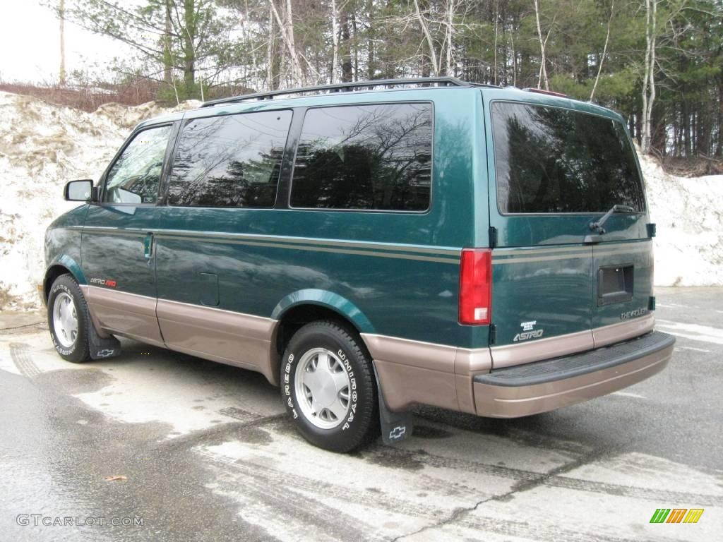 1998 Astro AWD Passenger Van - Forest Green Metallic / Neutral photo #10