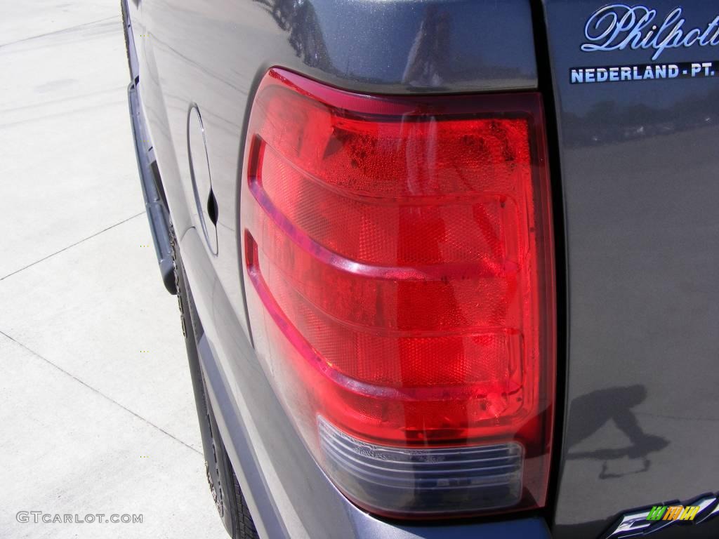 2005 Expedition XLT - Dark Shadow Grey Metallic / Medium Flint Grey photo #10