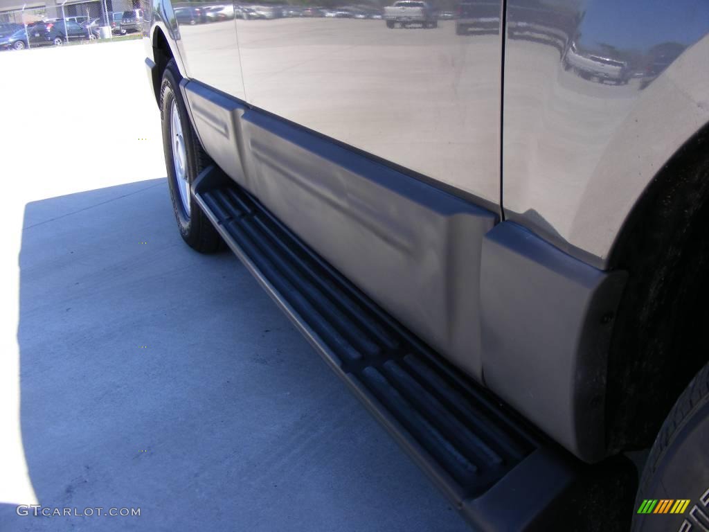 2005 Expedition XLT - Dark Shadow Grey Metallic / Medium Flint Grey photo #18