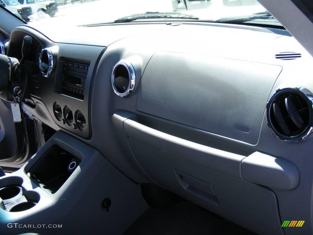 2005 Expedition XLT - Dark Shadow Grey Metallic / Medium Flint Grey photo #25