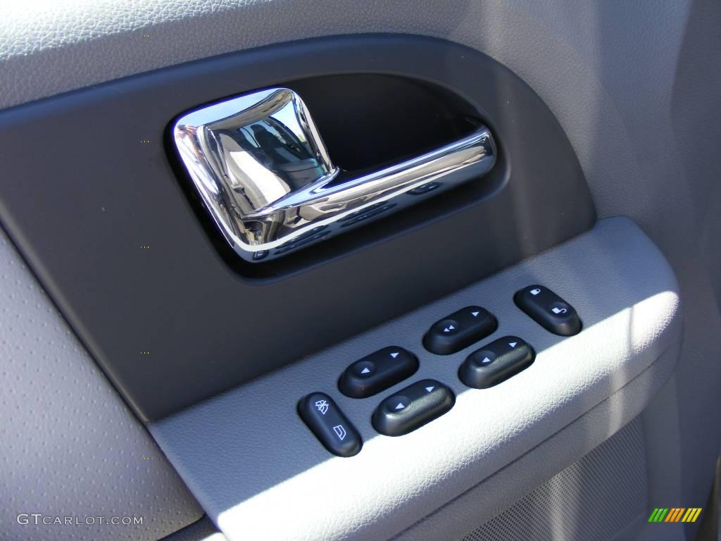 2005 Expedition XLT - Dark Shadow Grey Metallic / Medium Flint Grey photo #36