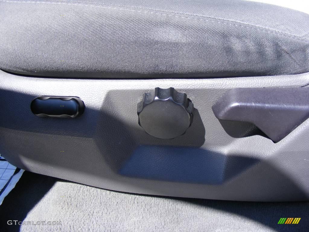 2005 Expedition XLT - Dark Shadow Grey Metallic / Medium Flint Grey photo #38