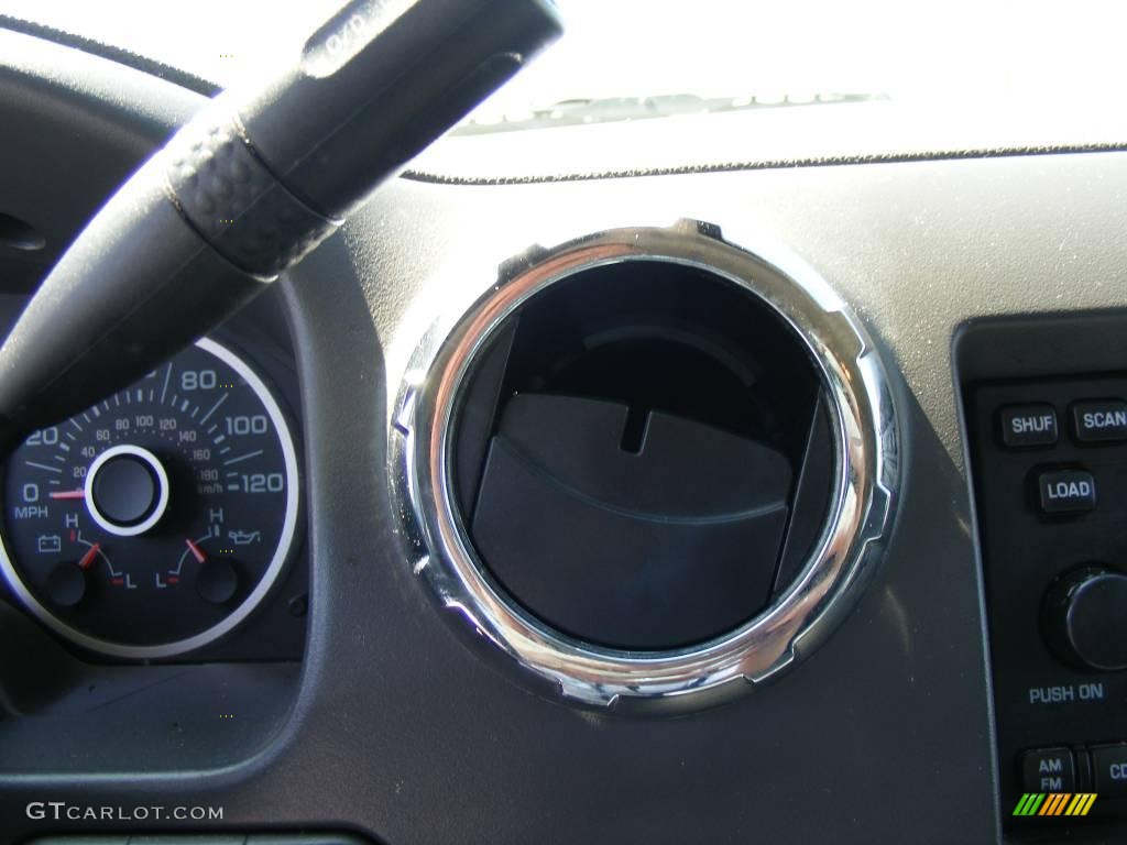 2005 Expedition XLT - Dark Shadow Grey Metallic / Medium Flint Grey photo #44