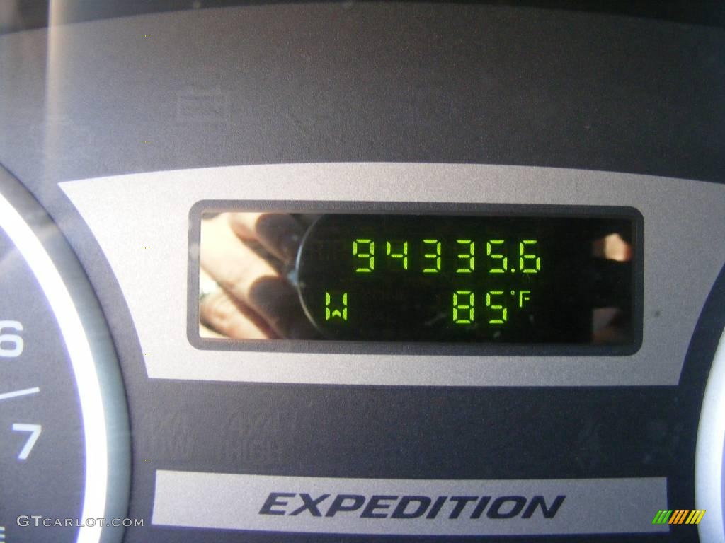 2005 Expedition XLT - Dark Shadow Grey Metallic / Medium Flint Grey photo #48