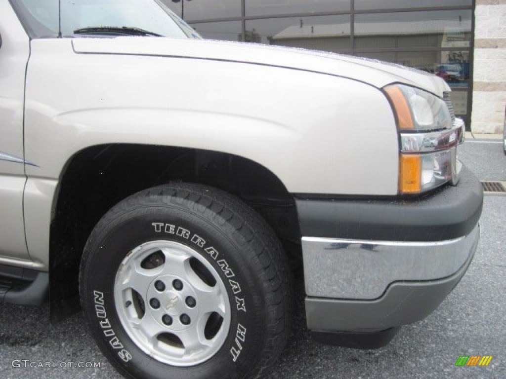 2005 Avalanche LS 4x4 - Sandstone Metallic / Gray/Dark Charcoal photo #4
