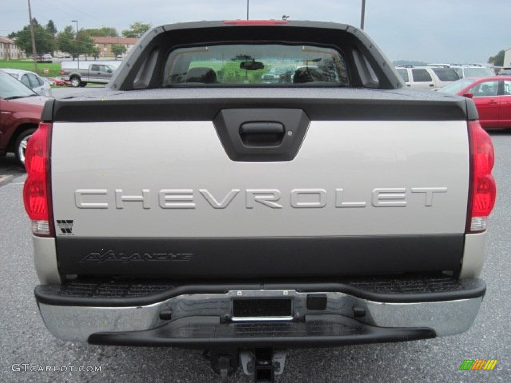 2005 Avalanche LS 4x4 - Sandstone Metallic / Gray/Dark Charcoal photo #8