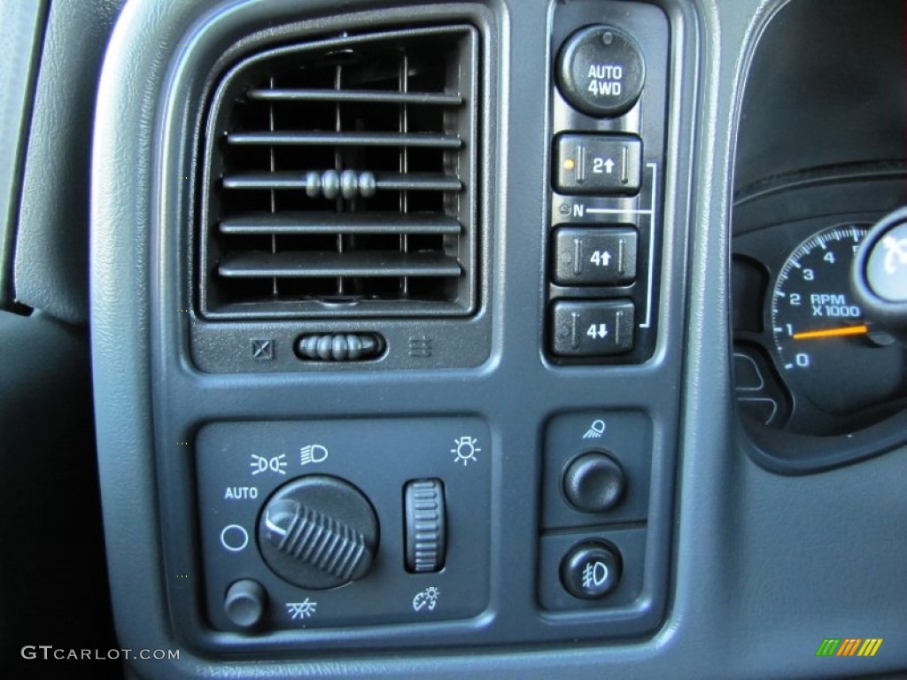 2005 GMC Sierra 1500 SLE Extended Cab 4x4 Controls Photo #54676680
