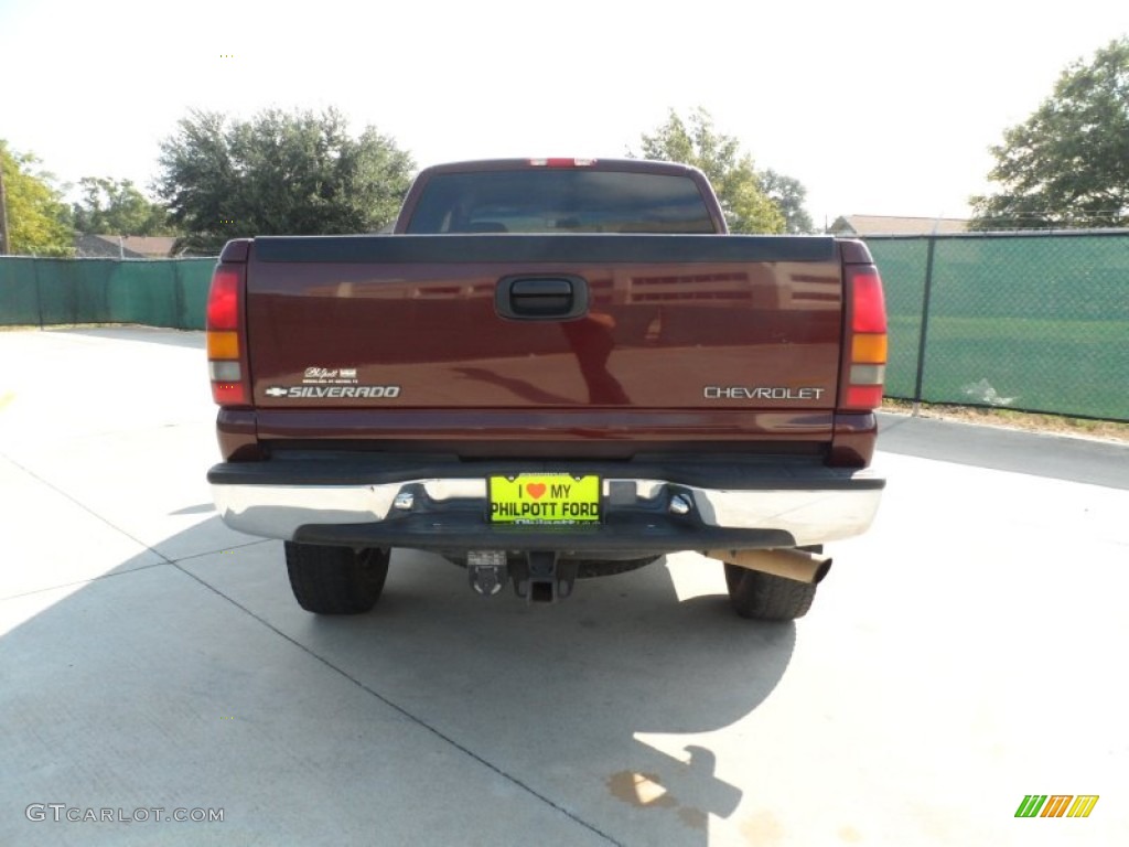 2001 Silverado 2500HD LS Extended Cab - Dark Carmine Red Metallic / Graphite photo #4