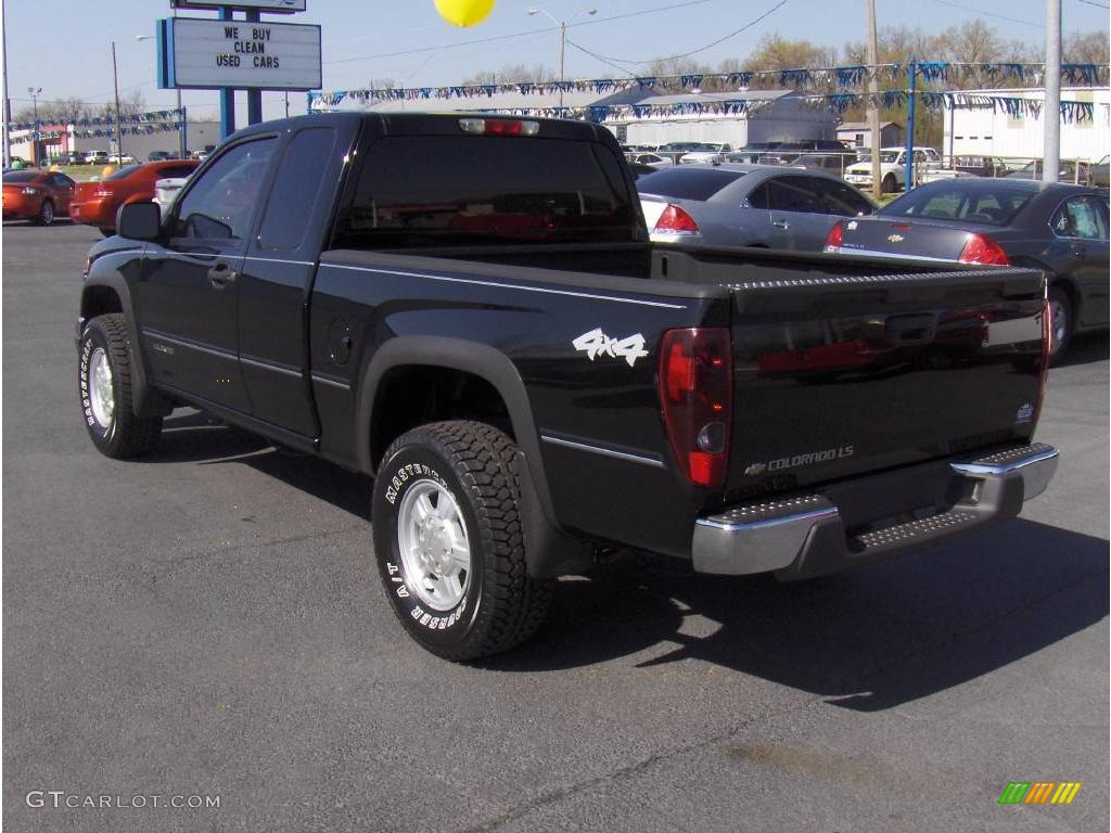 2004 Colorado LS Extended Cab 4x4 - Black / Sport Pewter photo #2