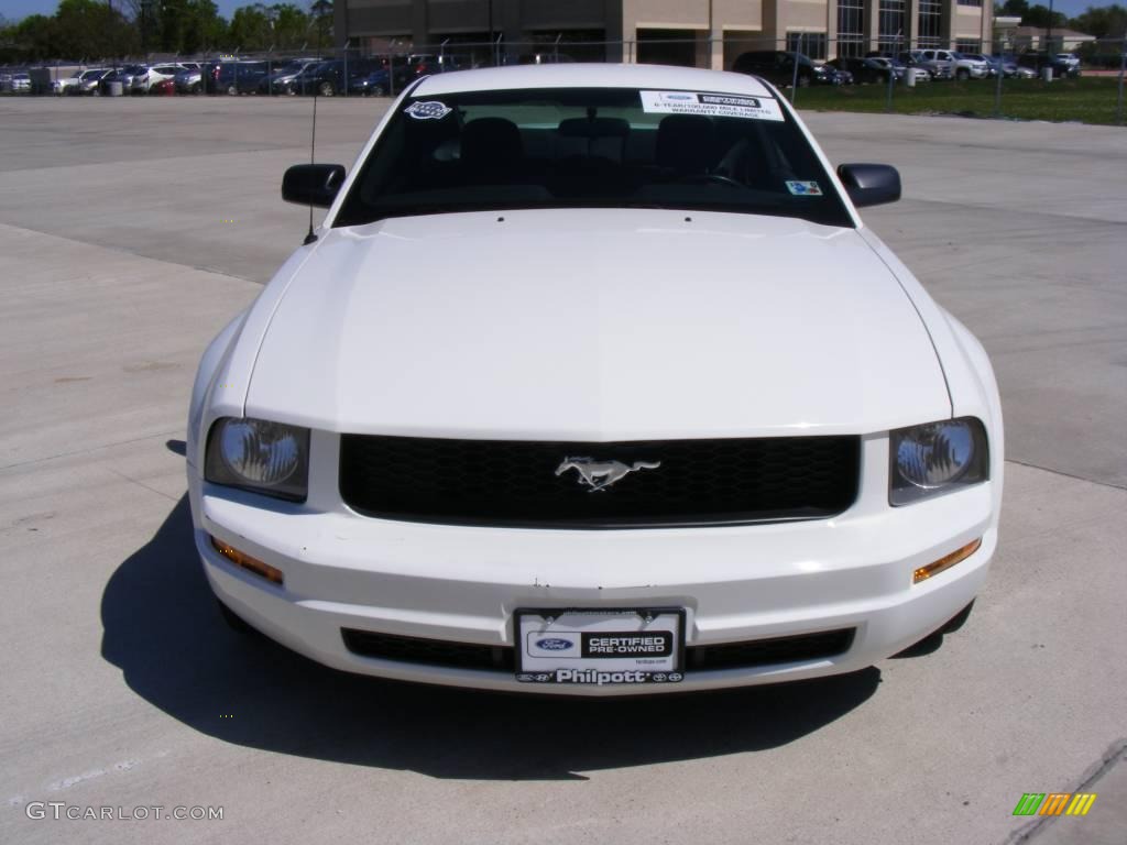 2007 Mustang V6 Deluxe Coupe - Performance White / Dark Charcoal photo #3