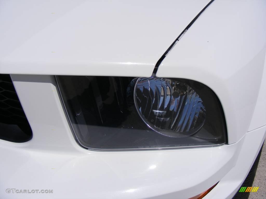 2007 Mustang V6 Deluxe Coupe - Performance White / Dark Charcoal photo #18