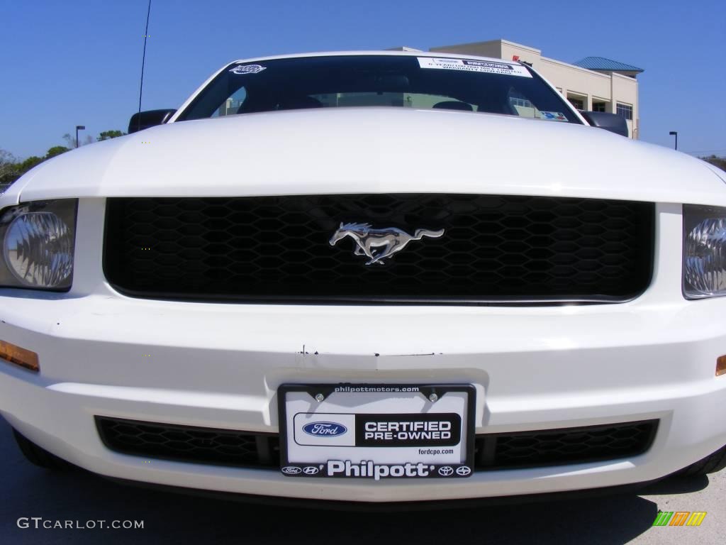 2007 Mustang V6 Deluxe Coupe - Performance White / Dark Charcoal photo #19