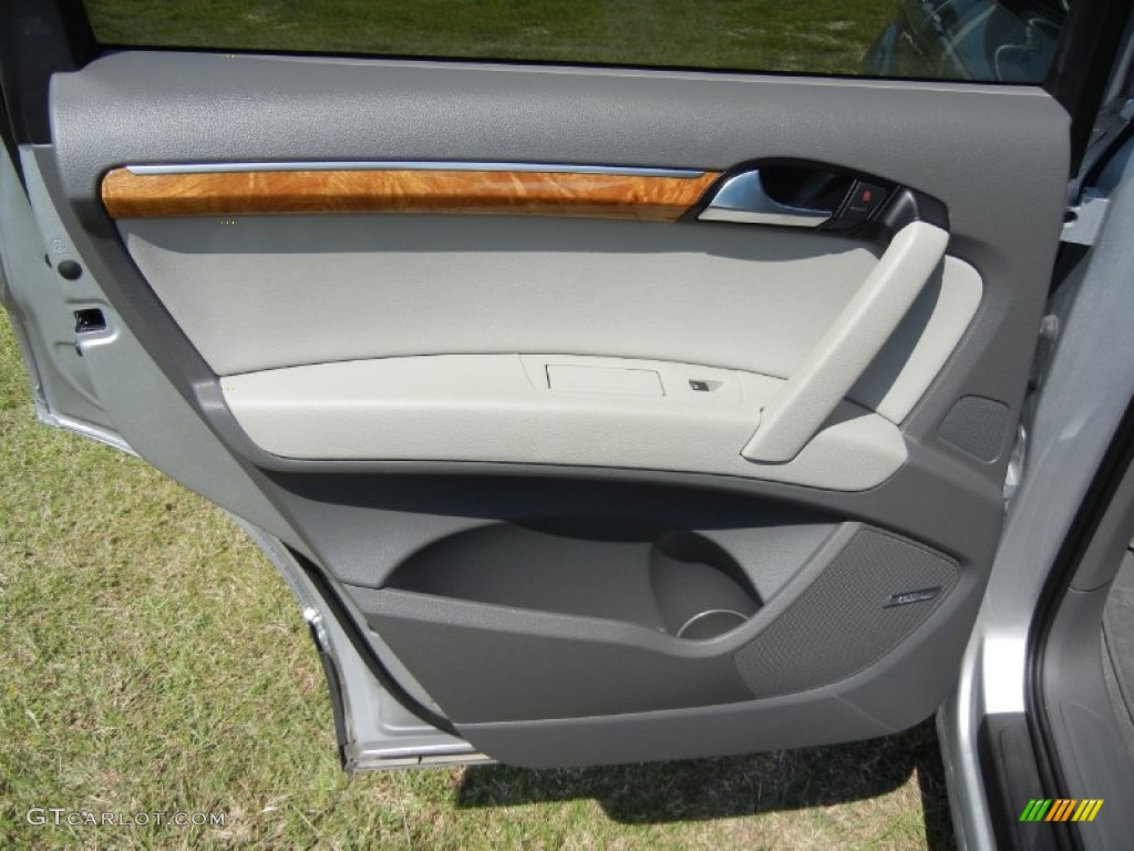 2010 Audi Q7 3.6 Premium quattro Cardamom Beige Door Panel Photo #54685997