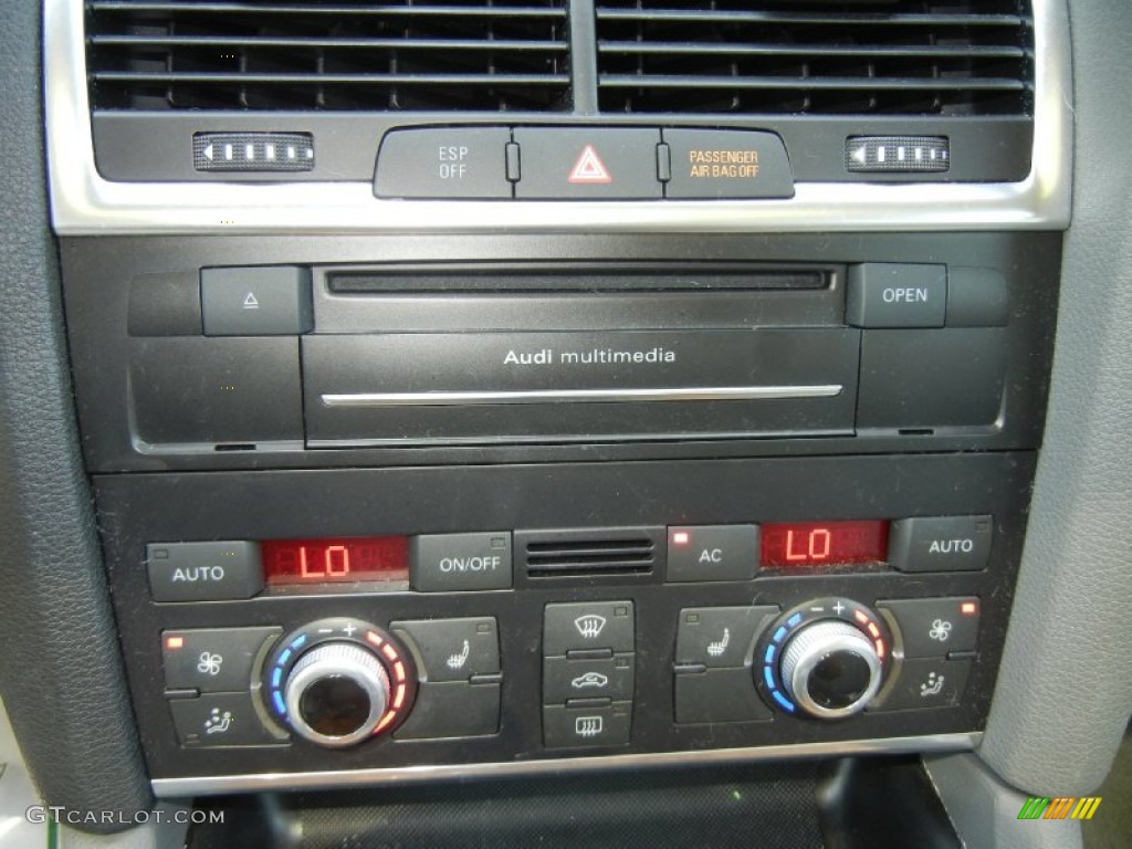 2010 Audi Q7 3.6 Premium quattro Controls Photo #54686114