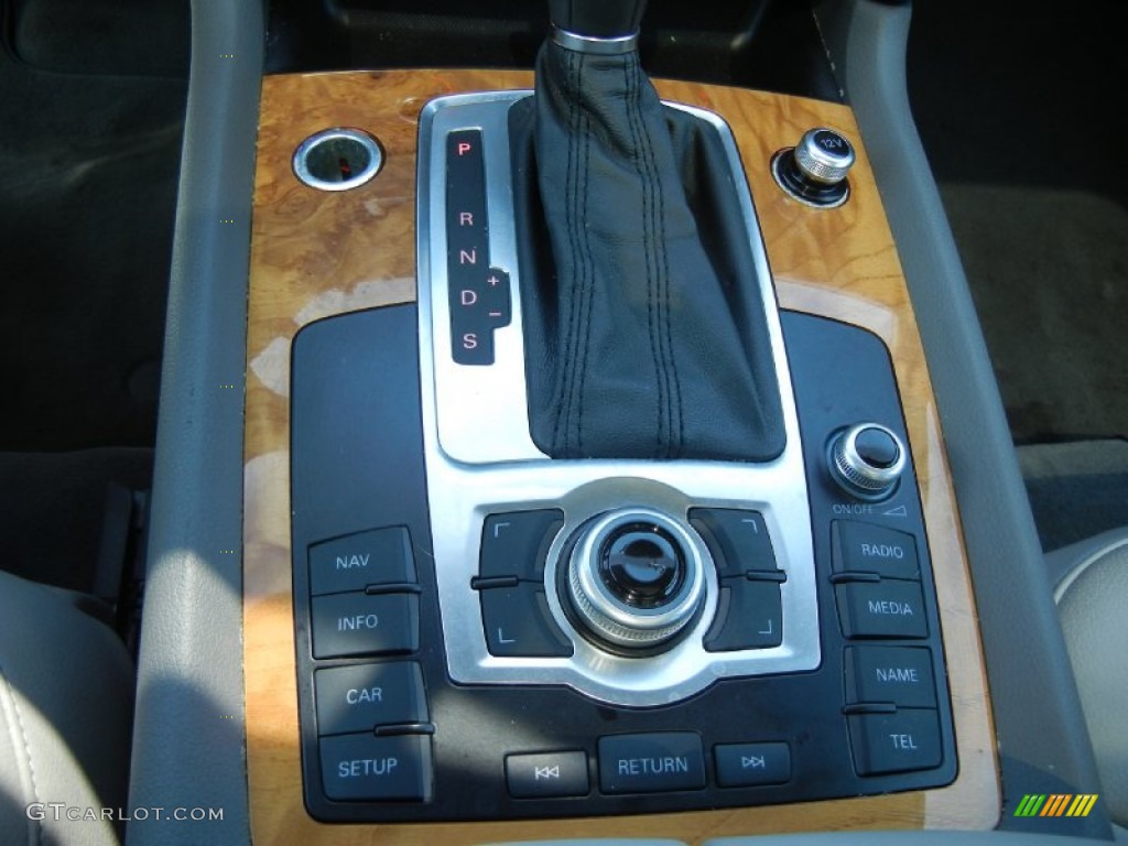 2010 Audi Q7 3.6 Premium quattro Controls Photo #54686123