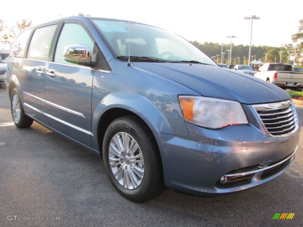 Sapphire Crystal Metallic 2012 Chrysler Town & Country Limited Exterior Photo #54688174