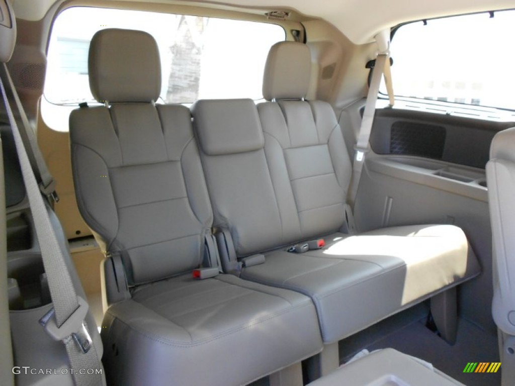Sierra Sand Interior 2012 Volkswagen Routan SEL Photo #54697711