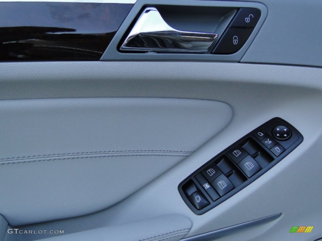 2012 Mercedes-Benz GL 550 4Matic Controls Photo #54704410