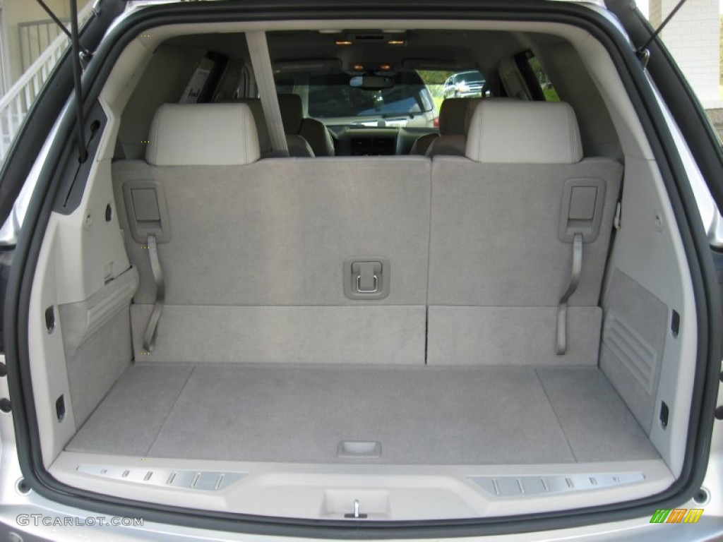 2007 Saturn Outlook XR AWD Trunk Photo #54705448
