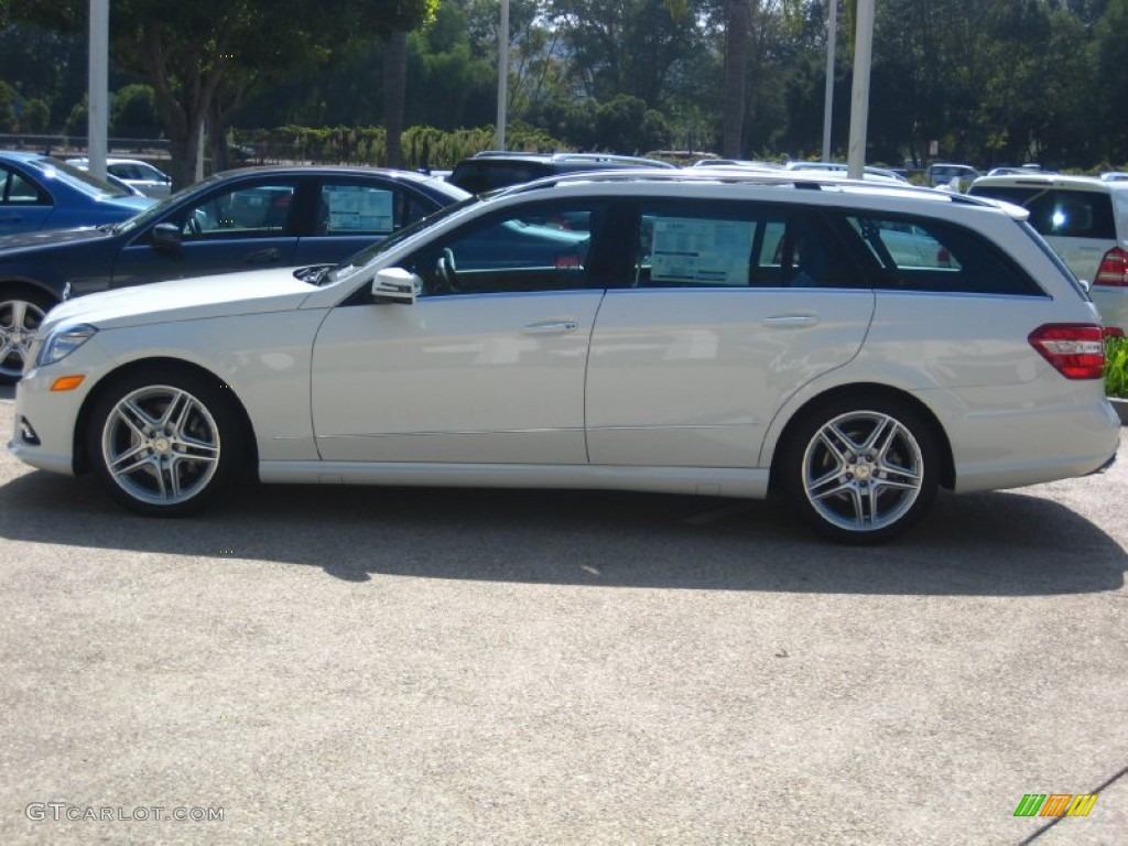 2011 E 350 4Matic Wagon - Arctic White / Black photo #2
