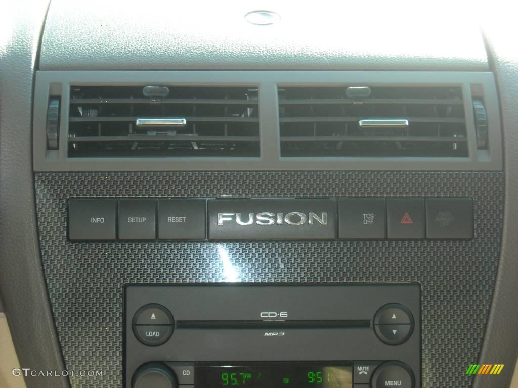 2006 Fusion SE V6 - Black / Camel photo #23