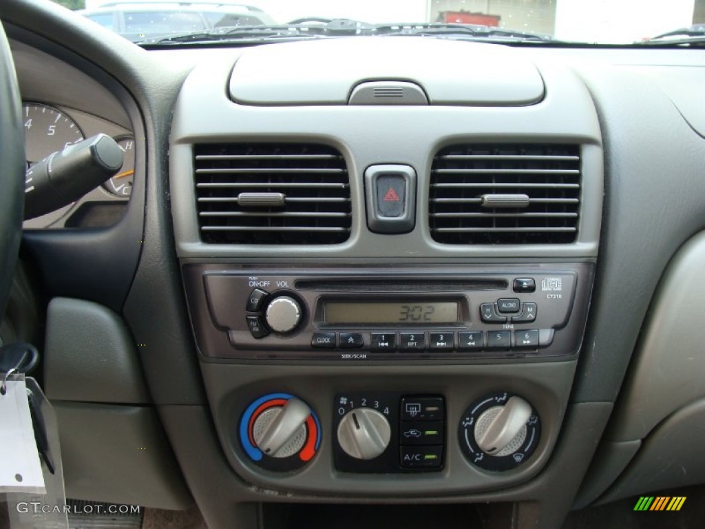 2002 Sentra GXE - Out Of The Blue / Sand Beige photo #13