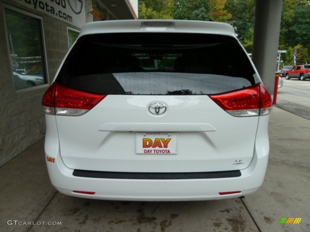 2012 Sienna LE AWD - Super White / Light Gray photo #3