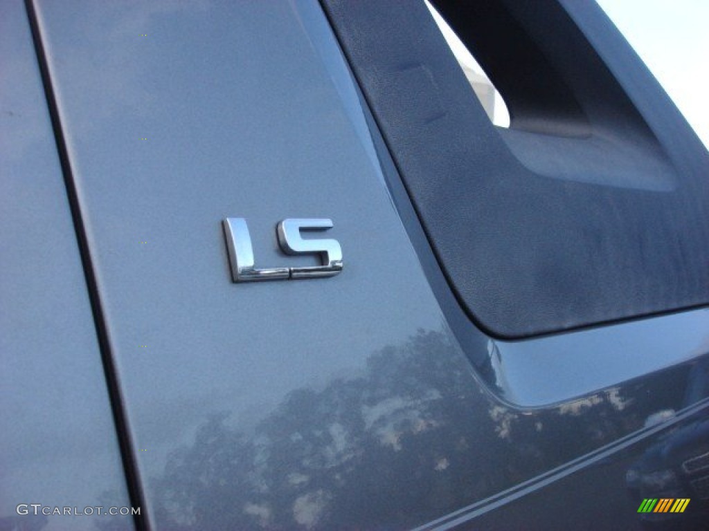 2007 Chevrolet Avalanche LS Marks and Logos Photos