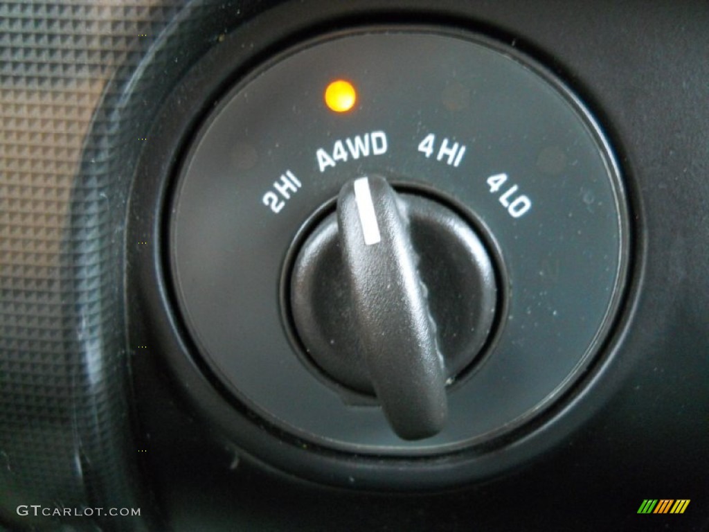 2005 GMC Envoy XUV SLE 4x4 Controls Photos