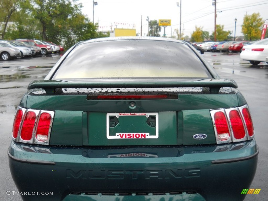 2002 Mustang V6 Coupe - Tropic Green Metallic / Medium Parchment photo #16