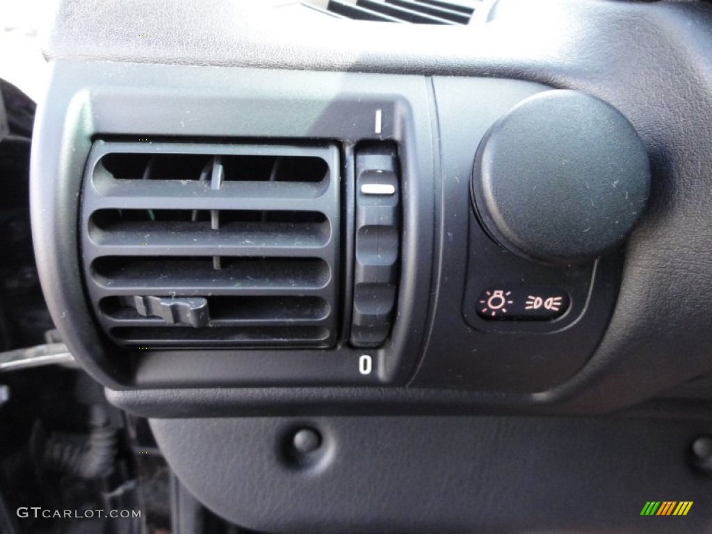 1998 BMW Z3 2.8 Roadster Controls Photo #54715954