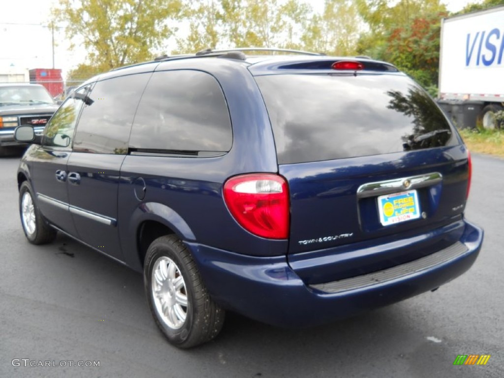 2004 Town & Country Touring - Midnight Blue Pearlcoat / Khaki photo #17