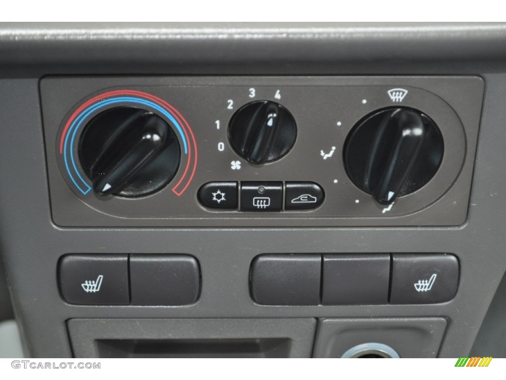 1999 Saab 9-3 Sedan Controls Photo #54722503