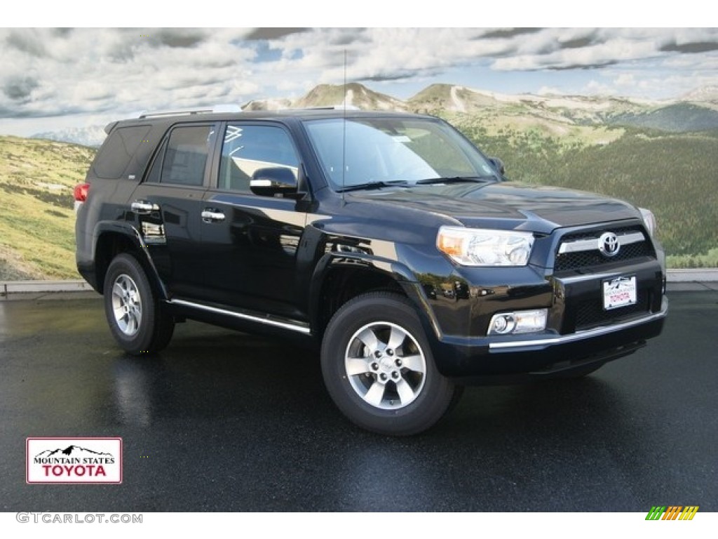 Black Toyota 4Runner