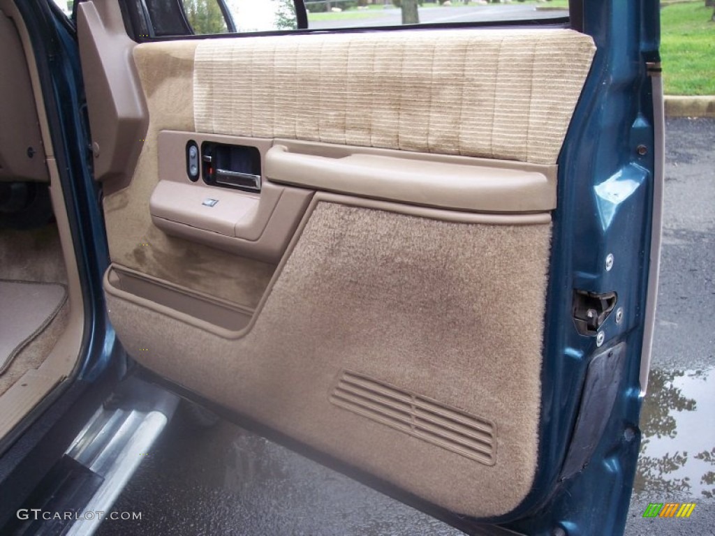 1993 Chevrolet Suburban K1500 4x4 Tan Door Panel Photo #54724060