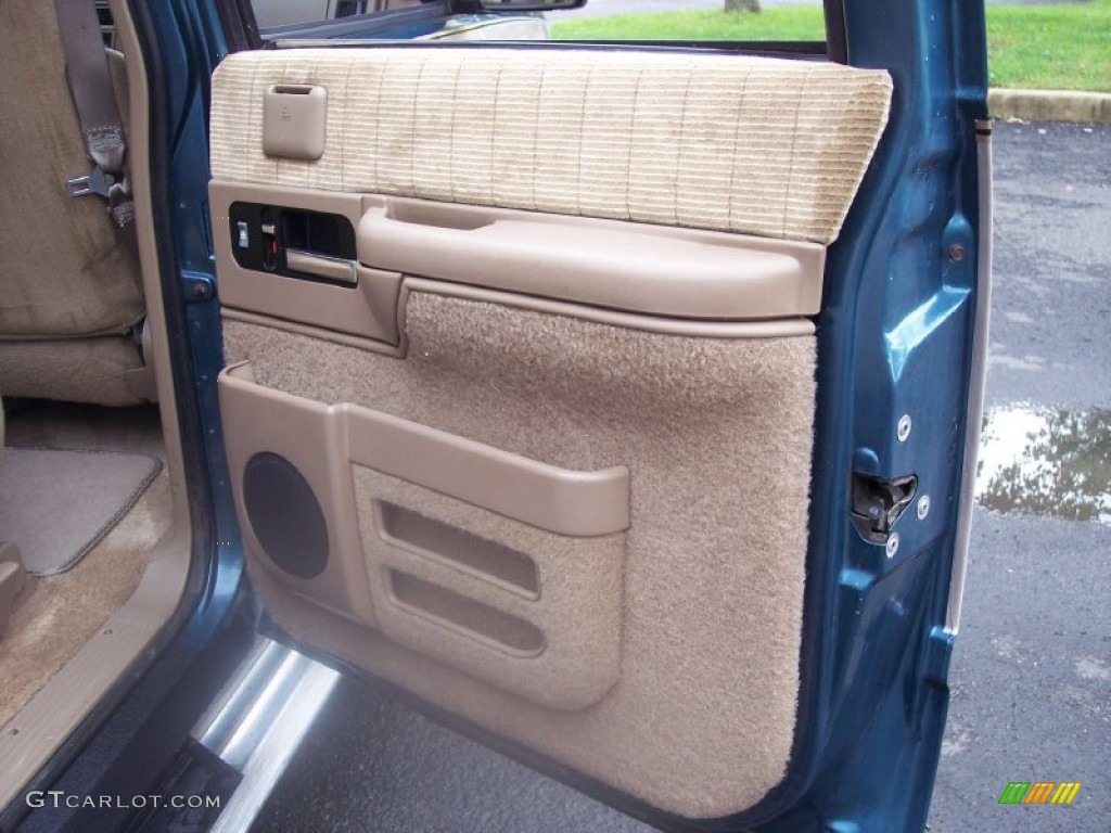 1993 Chevrolet Suburban K1500 4x4 Tan Door Panel Photo #54724090