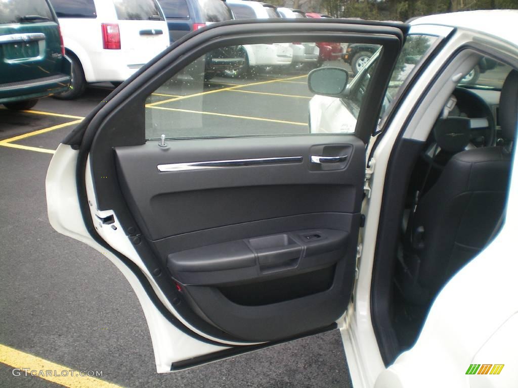 2008 300 Touring - Cool Vanilla White / Dark Slate Gray photo #20